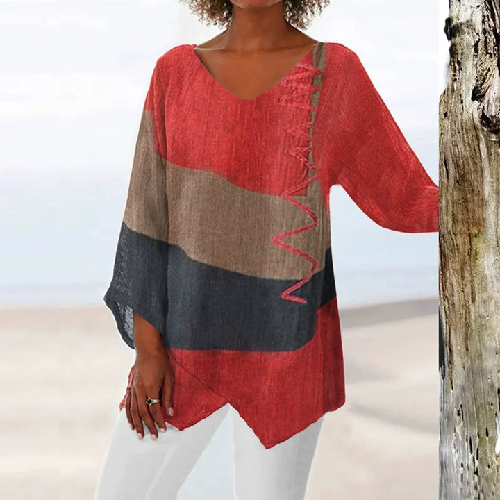 Helene | Stylowy top z dekoltem w serek i modnym wzorem w blokowe kolory